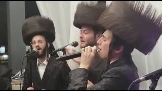 מוטי שטיינמץ פרץ בבכי בעת שירת ניגון הרגש רחמנא דעני לעניי | Moti Steinmetz is crying