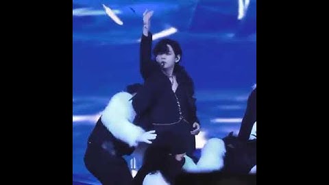 Best part in black swan🙃 transition from Tae to Jungkook so smooth #bts #jungkook #taehyung #shorts