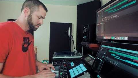 Maschine MK3 and Akai MPK mini 2 beat making - The Producer