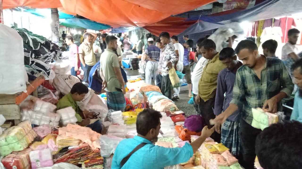 ঐতিহ্যবাহী টঙ্গীর সাপ্তাহিক হাটে অনেক কম দামে জামা কাপড় বেচাকেনা করা হয়।#viral #viralvideo #views