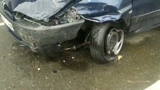 Arden dos cabezas tractoras, una furgoneta y un par de coches en un incendio en O Ceao