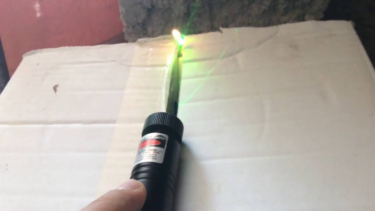Puntatore Laser Verde che brucia 1mw 532nm ITA - YouTube