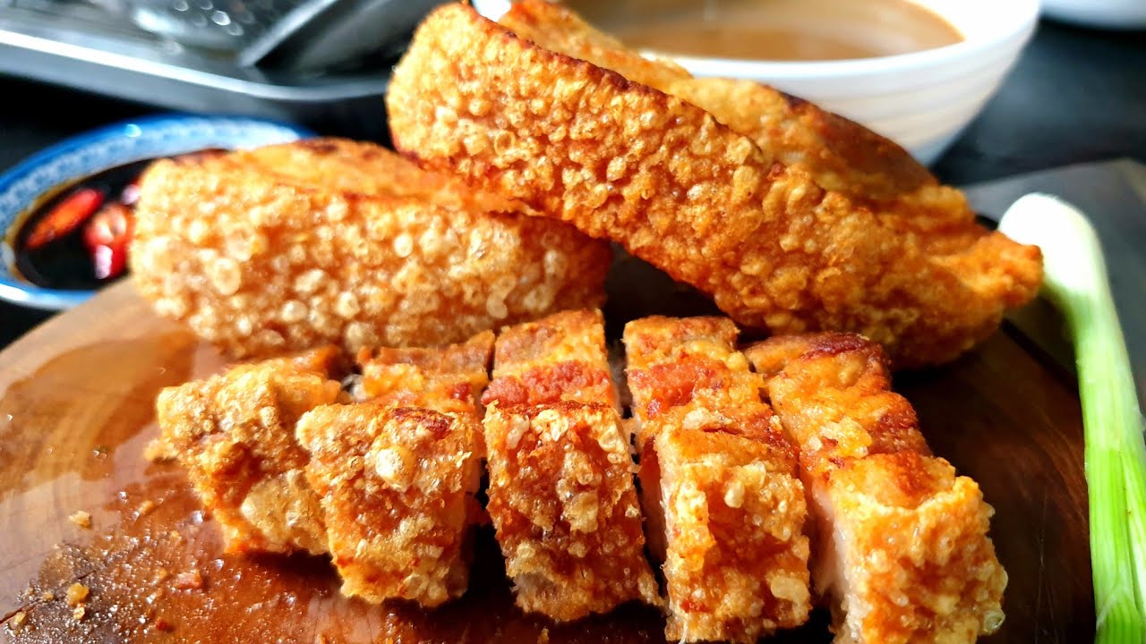 วิธีทำหมูกรอบทีละเยอะๆ เก็บไว้ได้เป็นเดือน กรอบมากไม่อมน้ำมัน ไม่ต้มไม่ตากไม่จิ้ม+สูตรน้ำราดหมูกรอบ