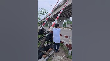 Non Interlock Manual Railway Crossing Gate. #train #railgate #railway #crossing #barriar #shorts