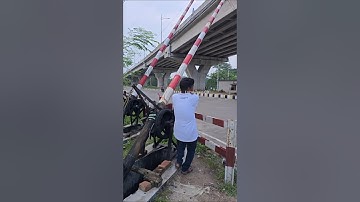 Non Interlock Manual Railway Crossing Gate. #train #railgate #railway #crossing #barriar #shorts