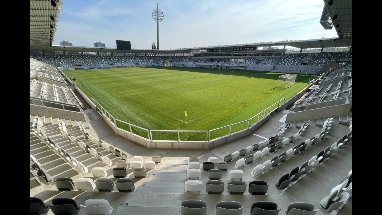 POD LÍZÁTKY: unikátní dokument o stavbě hradeckého fotbalového stadionu