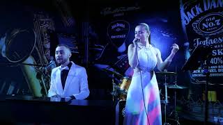 Female Singer 109228 2