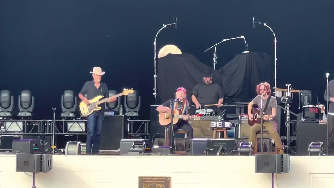 (Willie Nelson) Florida Strawberry Festival 🍓🍓Still Kicking it Love