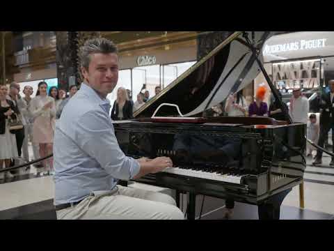 Spontaneous performance by pianist Evgeny Khmara at Avenues Mall in Kuwait
