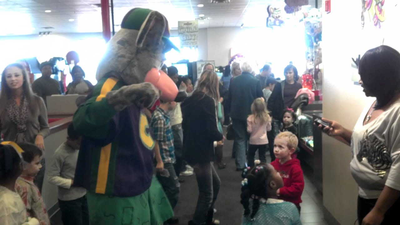 Chuck E Cheese Doing The Cupid Shuffle Youtube