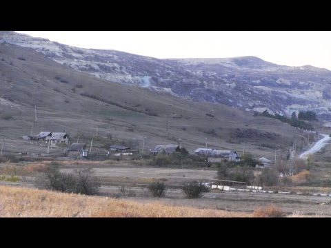 კირქვის საბადოებს შორის მოქცეული დასახლება