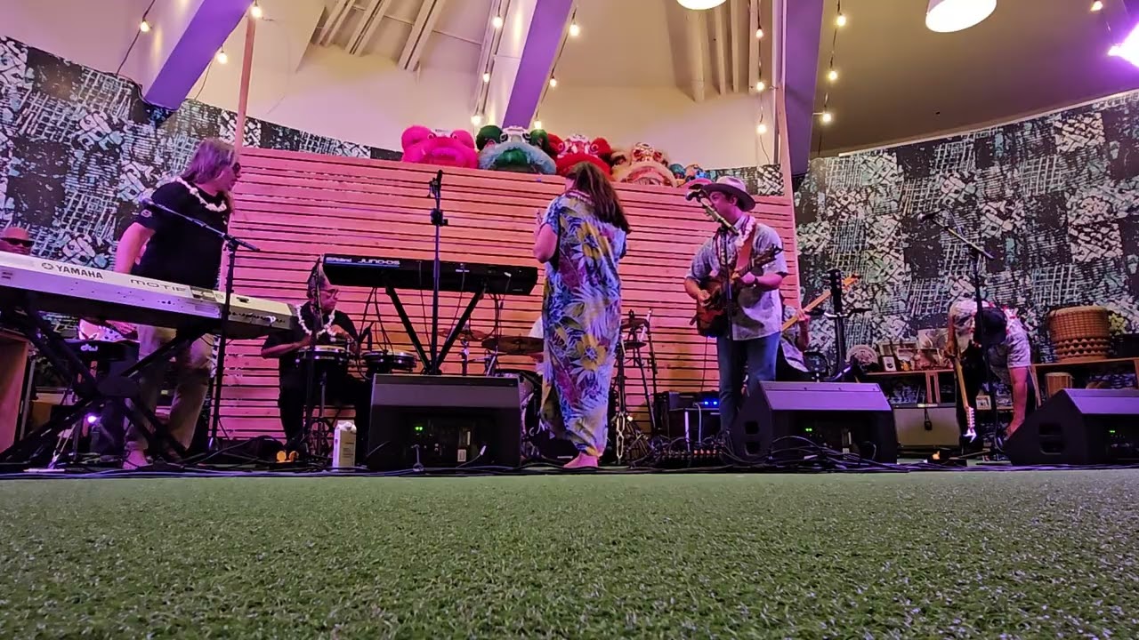 Kala'e & Kalena Koo Parish & friends at the Collective