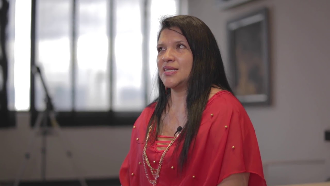 Yurley nos enseña que la flexibilidad viene de las personas fuertes. tarjeta de crédito inbursa