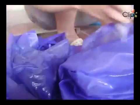 Video: Cách Làm Sạch Vải áo Mưa