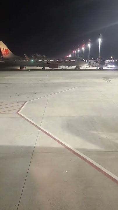 Aktivitas Malam Hari di Bandara
