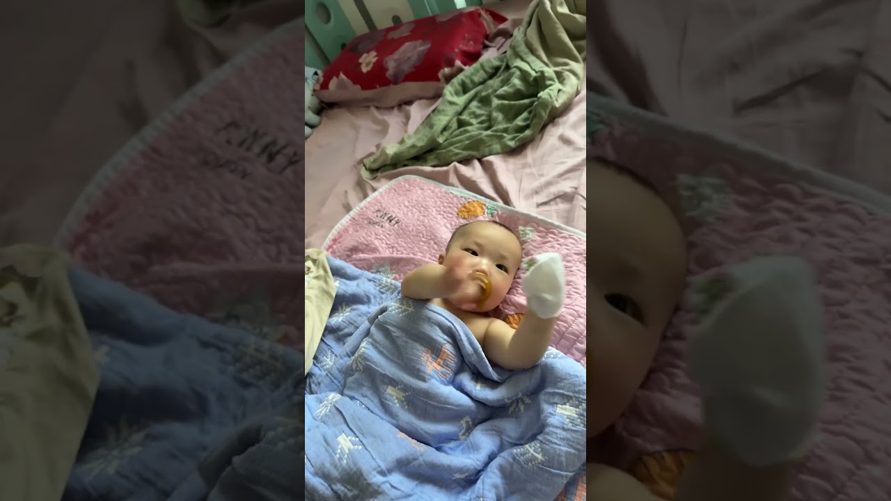 L.13JA26 baby looking hand #gbl #baby #theothersideofmakebelieve #thankyouforsubcribe