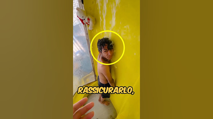 BAMBINO CADE NELLO SCIVOLO PIÚ GRANDE DEL MONDO! 😱 #shorts
