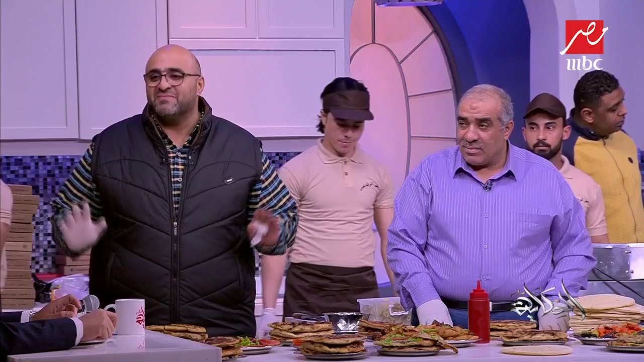 عمرو أديب ولحظات سعادة حقيقية مع رغيف حواوشي الرفاعي