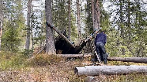 Building All Primitive Bushcraft Shelter