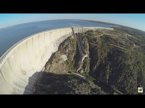 Sobrevolando Presa Almendra