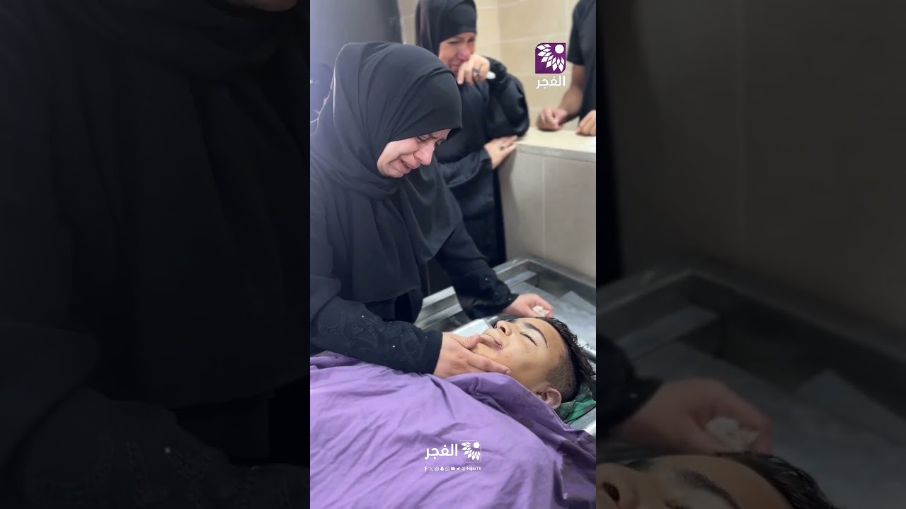 من وداع الطفل إياد شلختي (١٢ عاماً) الذي ارتقى متأثراً بجروح حرجة أصيب بها  في مخيم عسكر الجديد