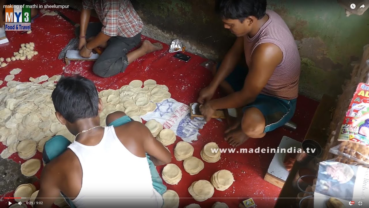 MAKING OF CRISPY PAPDI | NAMKEEN MATHI MAKING | CRISPY AND CRUNCHY SALTED CRACKERS street food | STREET FOOD