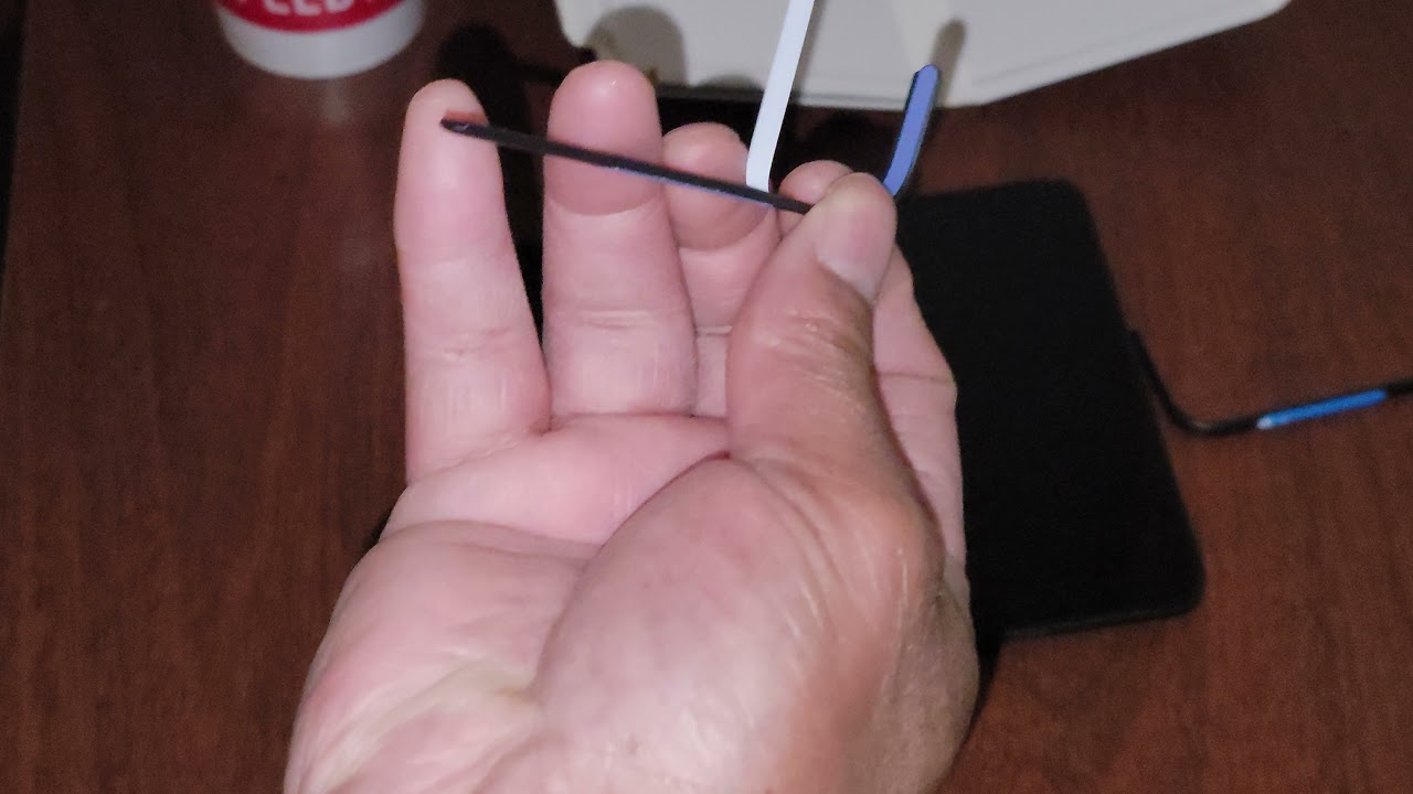 Microsoft Surface Duo 2: Obsidian bumper case installation.