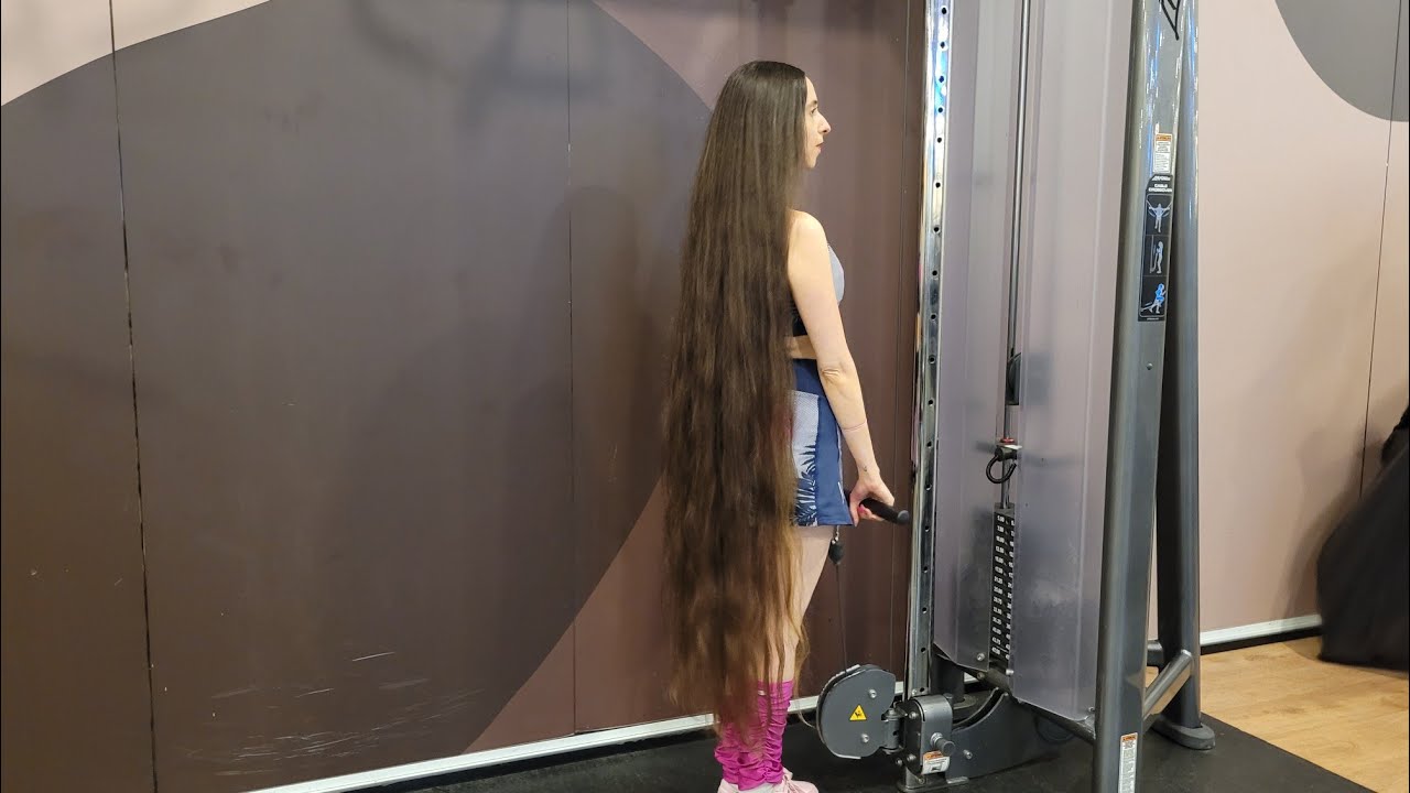 The Brazilian Rapunzel at the Gym | A Rapunzel Brasileira na Academia 🇧🇷😍