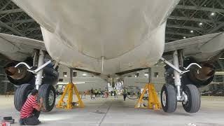 B737 landing gear retraction and extension test #engineering #aircraft #boeing737 #automobile