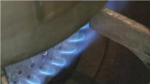 Kitchen Tips : How to Boil an Egg Without Cracking It