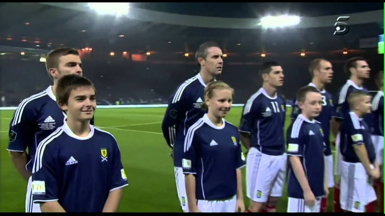 Amy Macdonald - Flower of Scotland Anthem Scotland-Spain 20101012 - YouTube