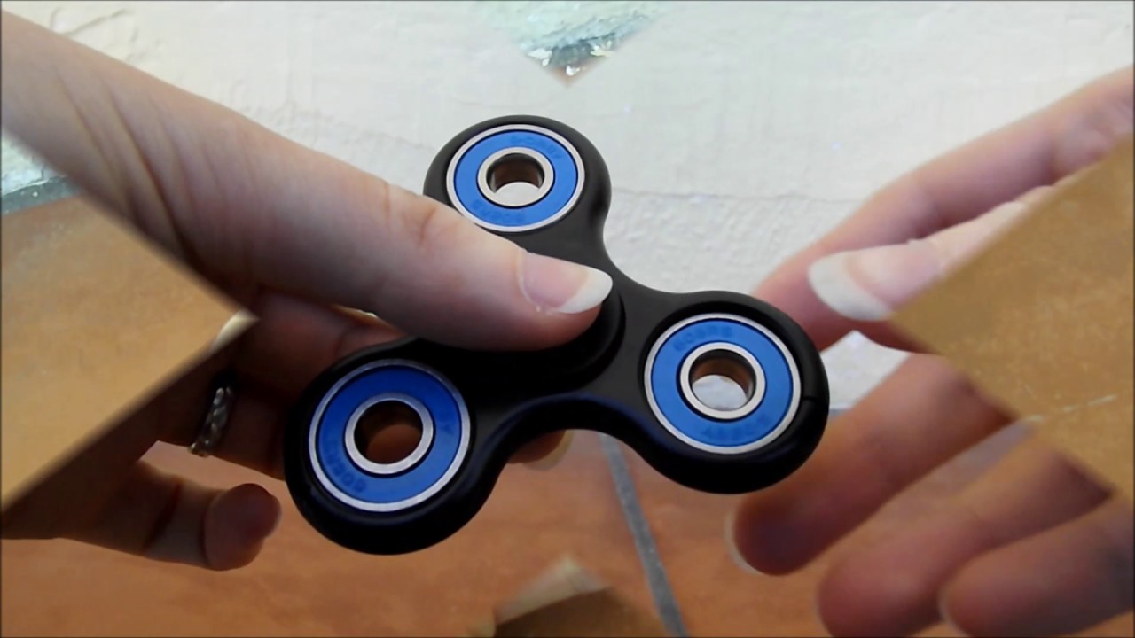 Spinner nero e blu finger Fidget gioco 2017 per adulti e bambini YouTube