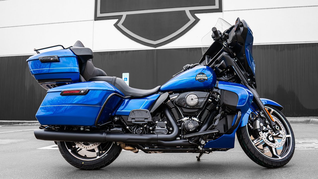 The All-New 2025 Harley-Davidson Street Glide Ultra in Blue Burst! 🔵💥