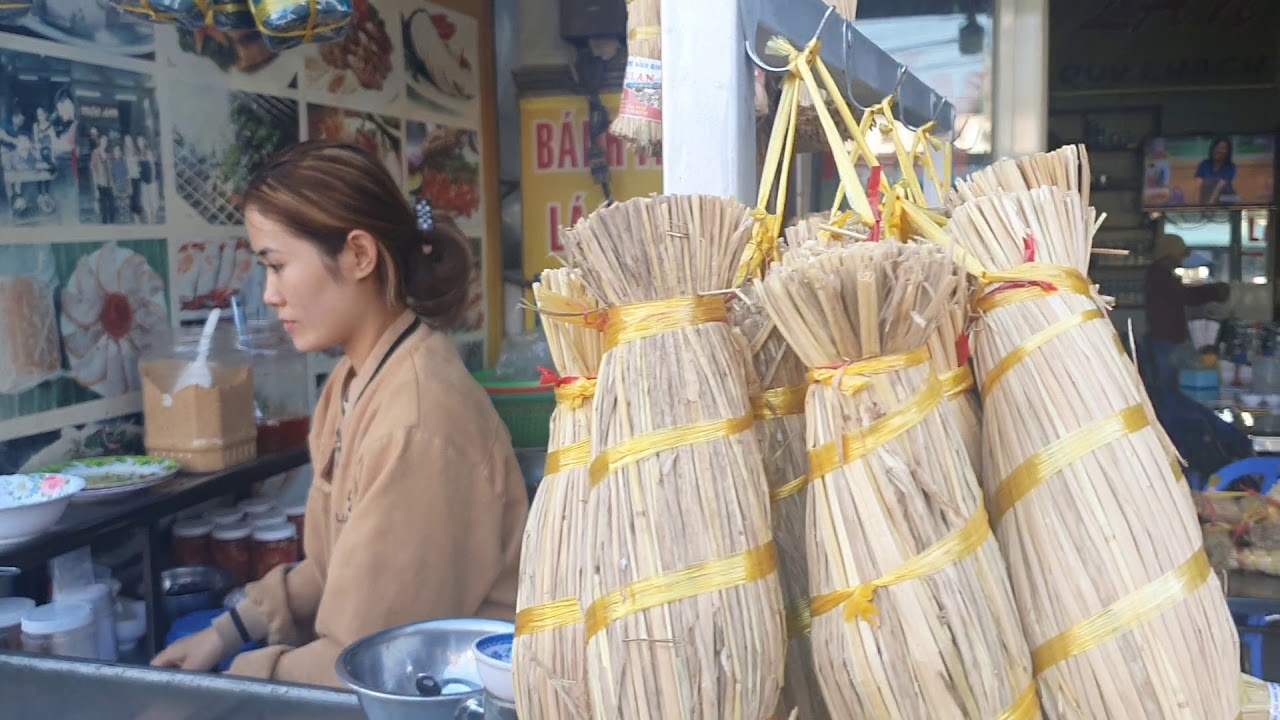 Nem chả chợ huyện ở Bình Định | Tuy Hòa Fun