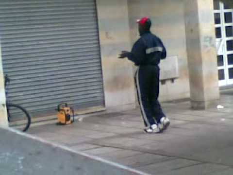 fili el negro.. toma rompete los tobillos y las muñecas..