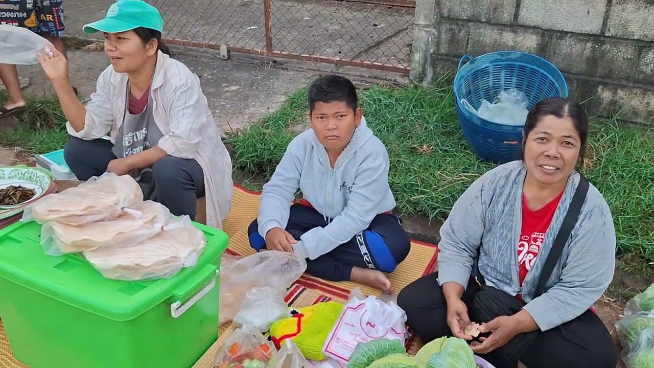 ตลาดเช้าวันเสาร์บ้านนาเจริญ ตำบลขามป้อม อำเภอเขมราฐ จังหวัดอุบลราชธานี