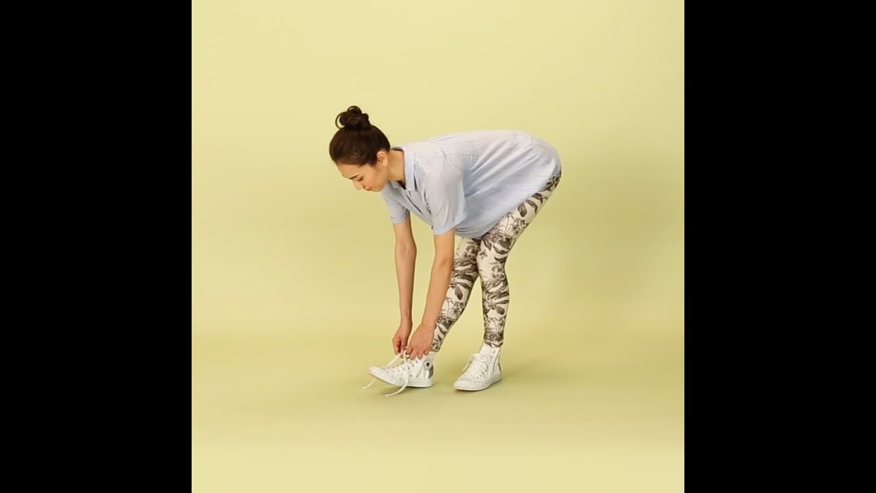 靴紐を結ぶ動作で太ももを引き締める 日常生活で脂肪を落とす動画 Peachy ライブドアニュース