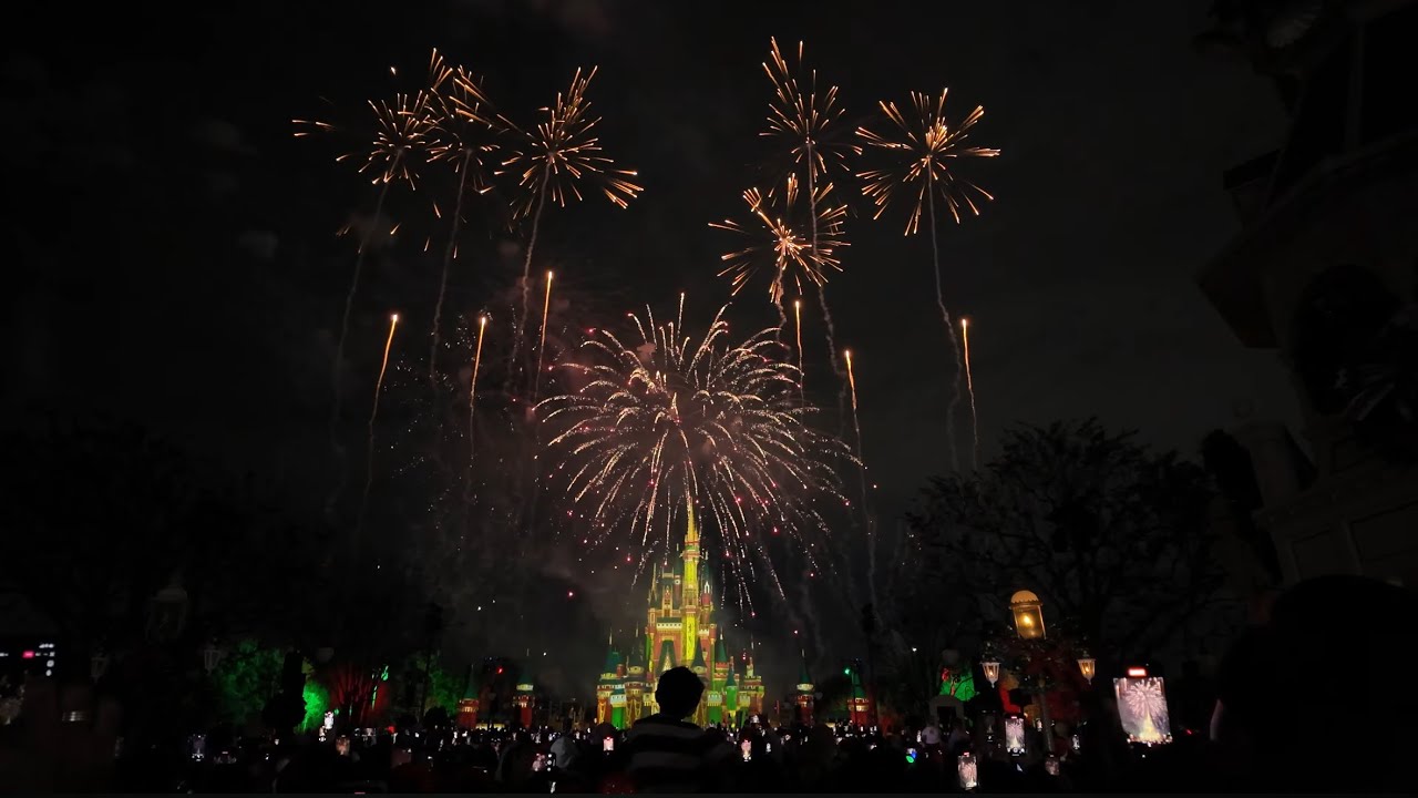 Minnie’s Wonderful Christmastime Fireworks  - Walt Disney World Christmas Fireworks Show