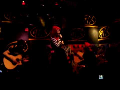 Paramore sings Crush Crush in SD at 91X