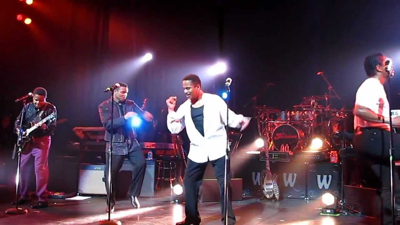 JACKSONS UNITY TOUR 2012- Don't Stop Till You Get Enough / Shake Your Body Now To The Ground