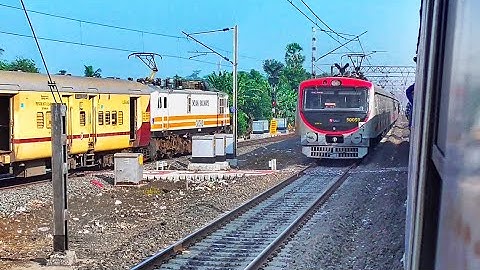 Amazing Parallel Race Between Two EMU Local Train | Katwa-Howrah EMU overtake Bandel-Howrah EMU | ER