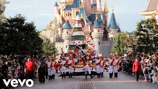 Christmas Time parade | Disneyland Paris | Disney+