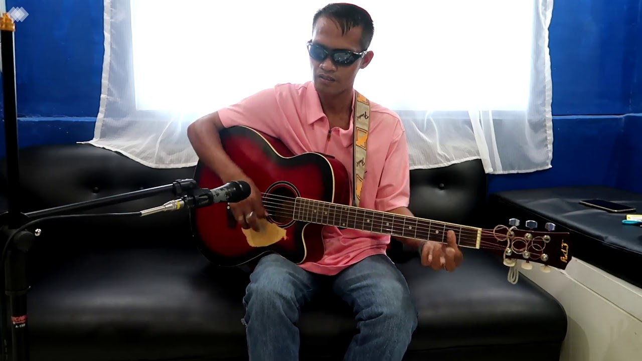 blind guitar performer YouTube