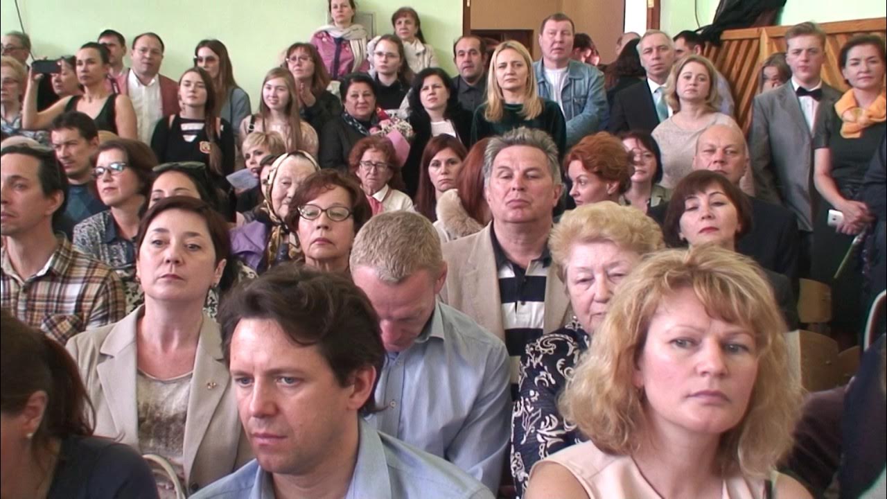 Гимназия 27 алматы учителя. Последний звонок гимназия мичуринск. Последняя гимназия. Последняя гимназия книга. Гимназия 1 новотроицк последний звонок.