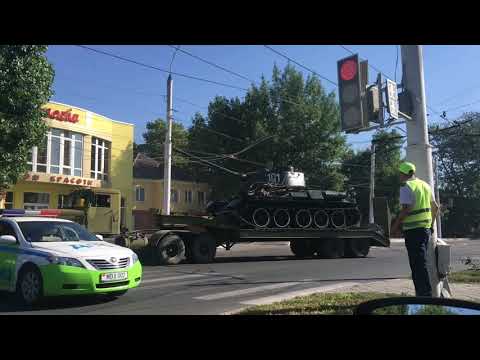 Танк запутался в