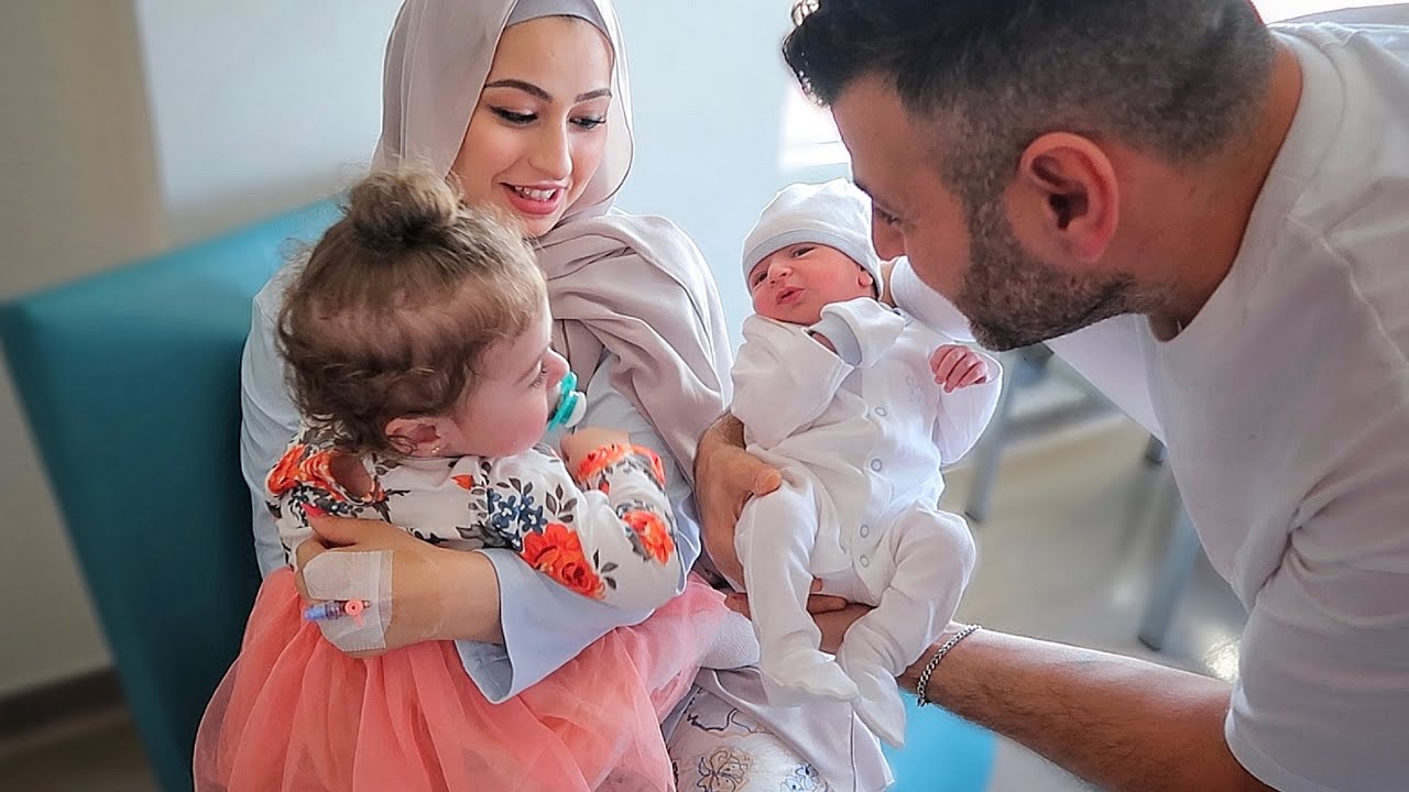 اول لقاء بين البيبي الجديد و ميرا !! ما توقعنا يلي صار😨