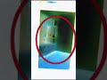 The mobile phone lens shoots the red tooling "shadow people"
