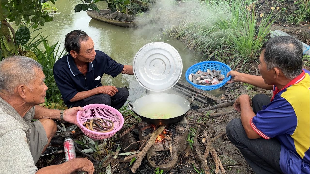 Trời Mưa Lâm Râm Cá Rô Lươn Đồng Luộc Xả Chấm Nước Mắm Nhỉ Thêm Xị Đế.Góc Làng Quê#1619