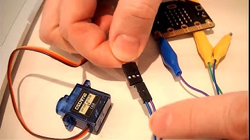 Connecting a micro servo to a Micro:Bit