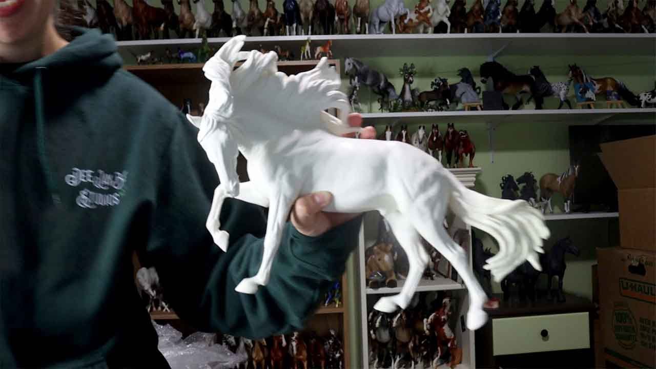 Unboxing RESIN MODEL HORSE Duelo by Maggie Bennett